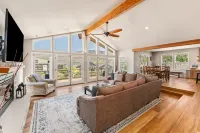 Private Hot Tub and Amazing Resort Amenities - Stunning Retreat