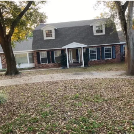 Spacious 5 Bedroom 3.5 Bath Pool Home with Gym!!