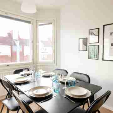 2Ndhomes Modern & Cozy 2Br Apt w Balcony Dining/Meeting Rooms