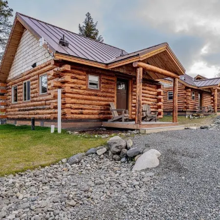 Lakeshore Lodging