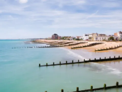 Lovely Seaside Villa & Gardens 40 Metres to Beach Hotels in Bognor Regis