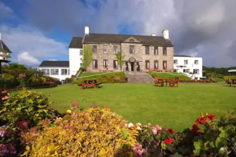 Falls Hotel & Spa