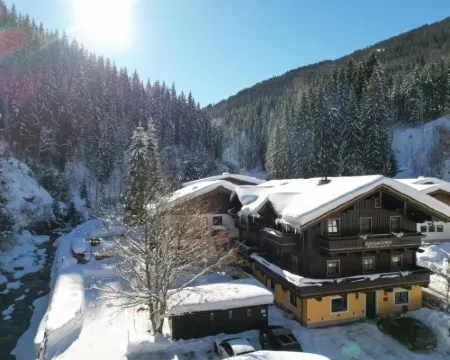 Pension Lederergütl - Jokercard & Parkplatz Inkl Hoteles en Saalbach