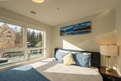 Skyline 102 Mountain View Townhouse-AC-Heated Pool; Hot Tub Hotels in 