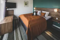 Hotel Atlantic Hotels near Vaagnende Kvinde