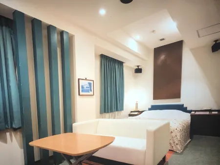 Hotel Revoir
