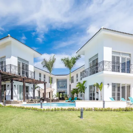 Amazing Private Villa with Chef & Maids