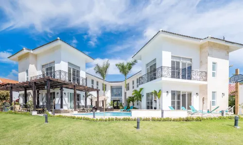 Amazing Private Villa with Chef & Maids
