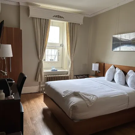 Hotel Ermitage Отели рядом с достопримечательностью «Театр «Капитолий»»