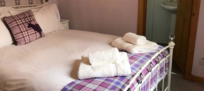 Glenlochy Nevis Bridge Apartments Отели в г. Форт-Уильям