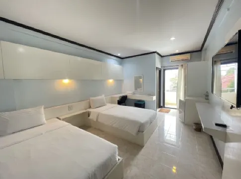 Chonlapruk Lakeside Hotel Hotel berhampiran Wat Ta Klong Si Peung