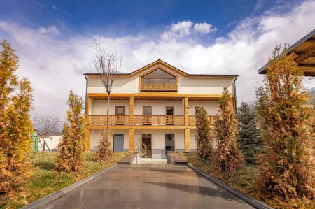 Taniqinn Dilijan Hotel