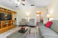 Large Fenced Yard Near Midtown- Shamrock Stay - 4-Star