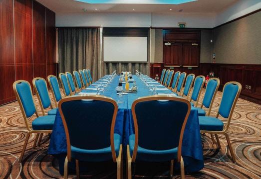 4. 던실리 호텔..