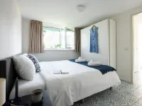 Amsterdam / Loosdrecht Rien Van Den Broeke Village Hotels in Loosdrecht