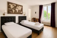 Logis Hôtel du Cirque Troyes Centre Historique Hotels in Lavau