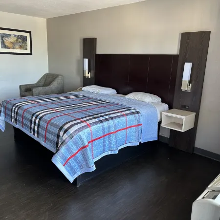 Deluxe Inn
