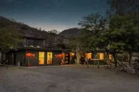 Secluded 10 Acre Desert Ranch with Hot Tub, Cowboy Pool, EV Charger & BBQ Hotels in der Nähe von Crazy Horse Ranch