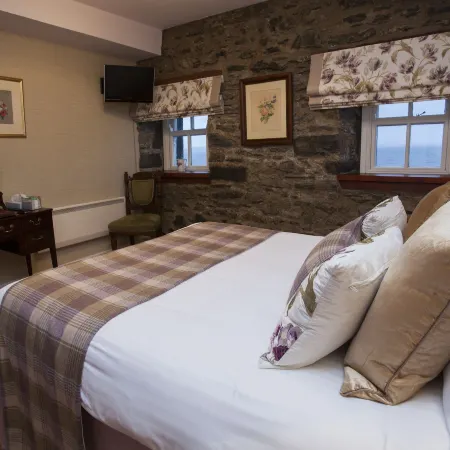 Port Charlotte Hotel