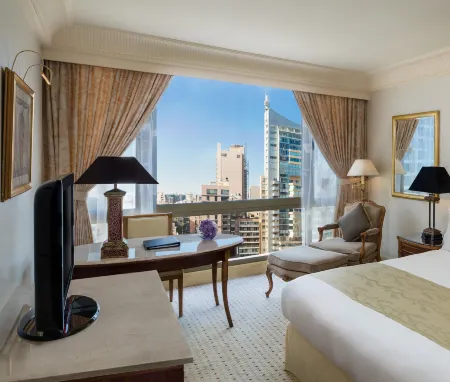 InterContinental Hotels Phoenicia Beirut Отели рядом с достопримечательностью «Мечеть Мухаммад Аль-Амин»