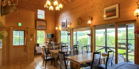 Ritz Garden Niji Отели рядом с достопримечательностью «Seven Stars Tree»