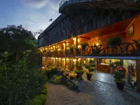 MT House Sa Pa - Mountain & Terraced fields View And Trekking Tour Hotels in Ta Van