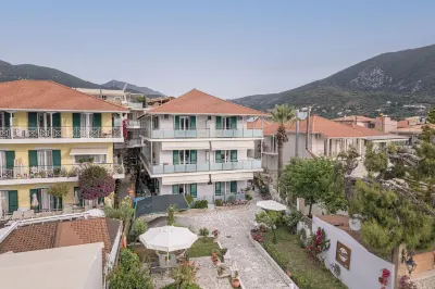 Captain's Seafront Apartments فنادق في Perigiali