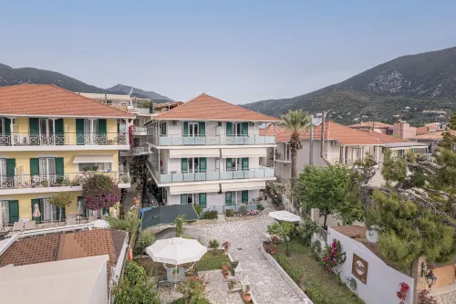 Captain's Seafront Apartments Hotel a Meganisi