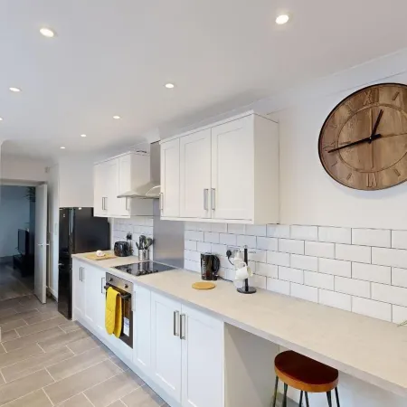 Central Stunning 3-Bed House - Free Parking