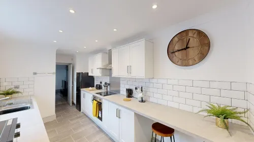 Central Stunning 3-Bed House - Free Parking - parcheggio