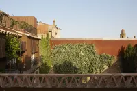 Llimona Suites