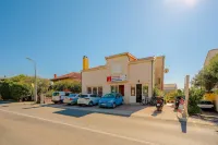 Apartments Mladenka - parking