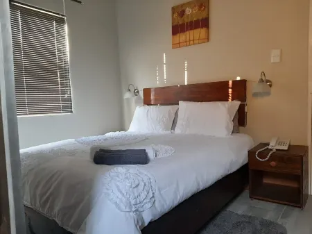 Mohlakeng Guest House Отели в г. Западный Ранд