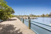 2Br Beautiful River Retreat Pool Wine Gym Netflix