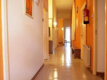 Hostal Delfos Отели рядом с достопримечательностью «Павильон Германии»