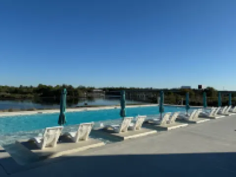 Handsboro Pointe Condo & Suites