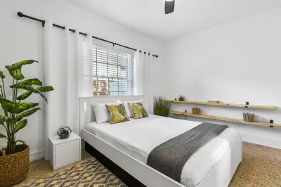 Alani Bay Villas Отели рядом с достопримечательностью «Princess Cruises»