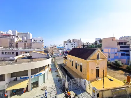 Vasilo Court Seaview City Apartment Отели рядом с достопримечательностью «Intercity Buses»