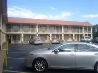 Econo Lodge Calhoun North Damascus - Parkplatz
