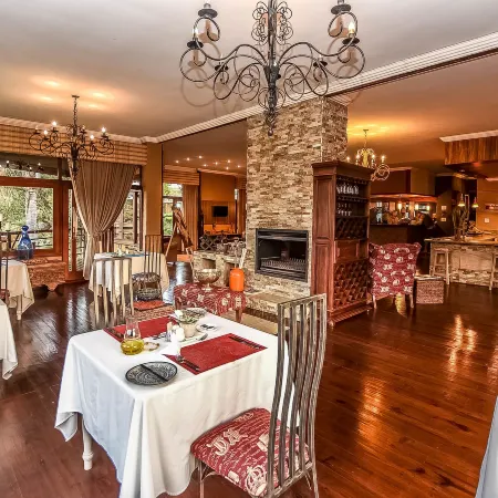 Bambuu Lakeside Lodge
