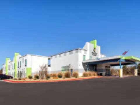 品質套房酒店 巴斯特羅普縣酒店