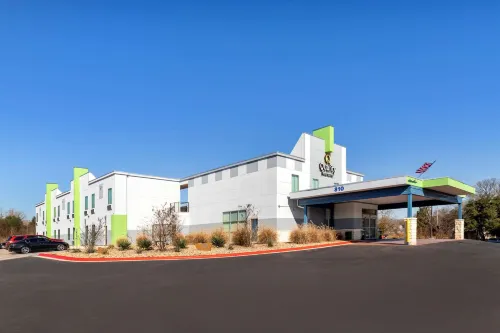 Quality Inn & Suites Hotels in Elgin