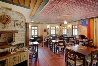 Artsistas Houses Hotels in Tymphaea