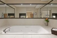 Travelodge by Wyndham Trenton Hotels in Trenton