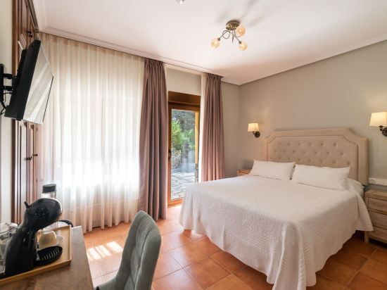 Hotel - Restaurante La Casa de Juansabeli