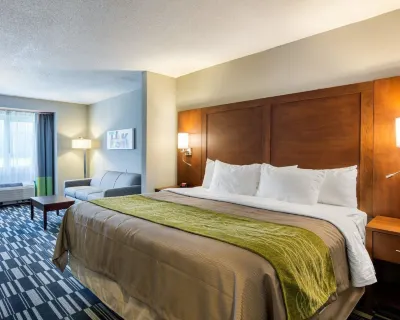 Quality Inn & Suites Ashland Near Kings Dominion Hotels near Calvary Pentecostal Tabernacle
