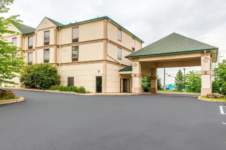 Quality Inn Hackettstown - Long Valley Отели в г. Budd Lake