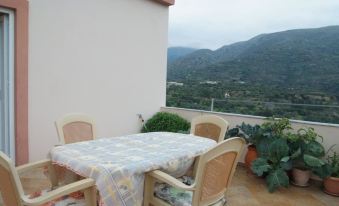 Tourloti Village House