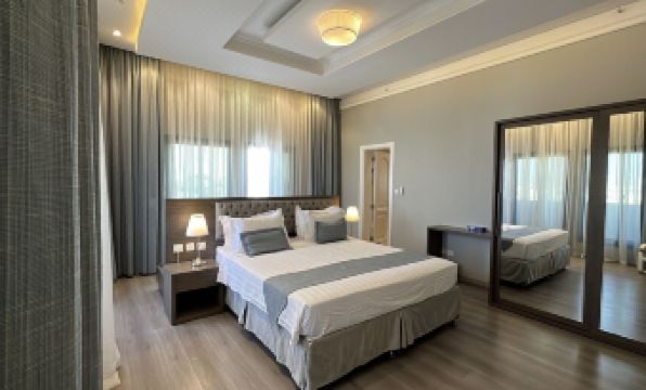 Loren Suites Corniche