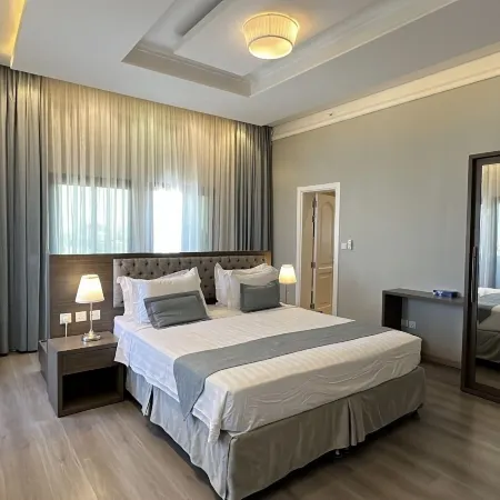 Loren Suites Corniche Отели рядом с достопримечательностью «Банкетный зал Leylaty»